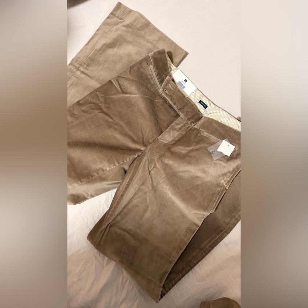 GAP women’s Corduroy Pants in Tan